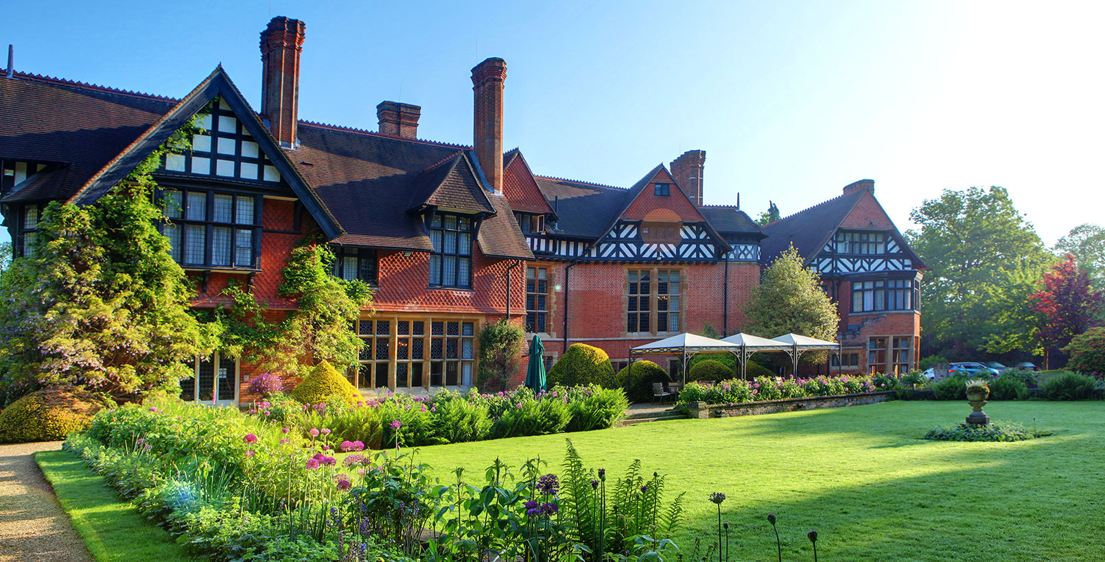 WELCOME TO BEST WESTERN CALCOT HOTEL IN READING The Perfect Venue for Every Occasion in Sheffield A luxury conference venue, hotel and spa in Sheffield. Kenwood Hall Hotel & Spa, is just one mile from Sheffield city centre and easily accessible from the M1.